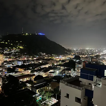 Confortable Con Gran Vista A La Ciudad